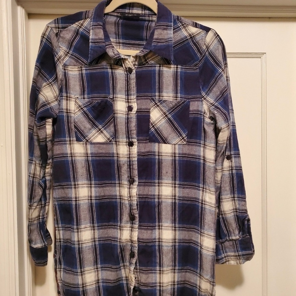 Tolani Collection button front plaid blouse with boho pattern on back. Size Med